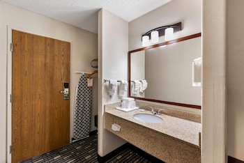 Standard Room, 1 King Bed, Non Smoking, Refrigerator