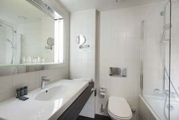 Standard Room, 1 Queen Bed
