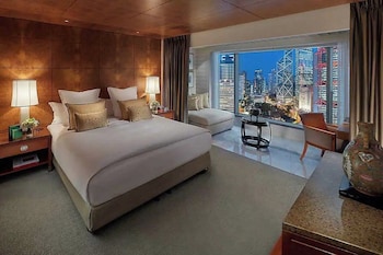 Club Room, 1 King Bed, Harbor View