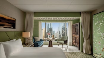 Club Room, 1 King Bed (Statue Square View)