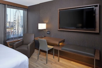 Room, 1 King Bed, Roll-in Shower