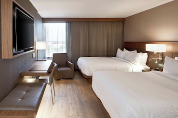 Room, 2 Queen Beds, Roll-in Shower