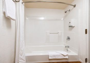 Standard Room, 1 King Bed Ground Floor (1 King Bed Nonsmoking)