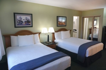Standard Room, 2 Double Beds Upstairs (2 Double Beds Nonsmoking)