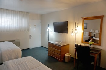 Standard Room, 2 Queen Beds Upstairs (2 Queen Beds Nonsmoking)