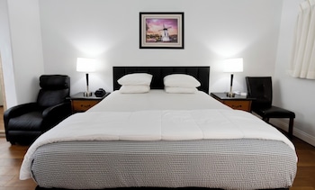 Standard Room, 1 King Bed Ground Floor (1 King Bed Nonsmoking)