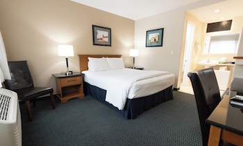 Standard Room, 1 Queen Bed Upstairs (1 Queen Bed Nonsmoking)