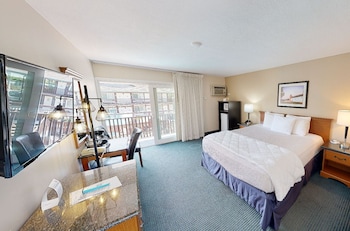 Signature Room, 1 King Bed Upstairs, Balcony (1 king bed nonsmoking)