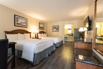 Signature Room, 2 Queen Beds Ground Floor, Patio (2 Queen Beds nonsmoking)