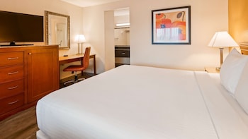 Standard Room, 1 King Bed, Non Smoking, Refrigerator & Microwave