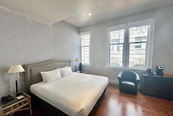 Premier Room, 1 King Bed, Non Smoking, City View