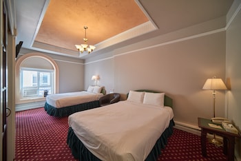 Deluxe Double Room, 2 Queen Beds, Courtyard View