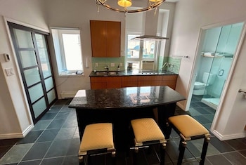 Penthouse, 1 King Bed, Non Smoking, City View