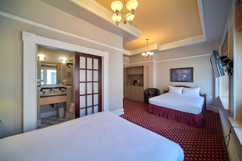 Deluxe Double Room, 2 Queen Beds, City View