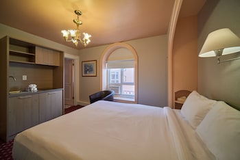 Standard Room, 1 Queen Bed
