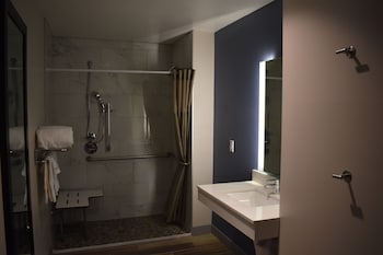 Room, 1 King Bed, Accessible, Non Smoking (Mobility)