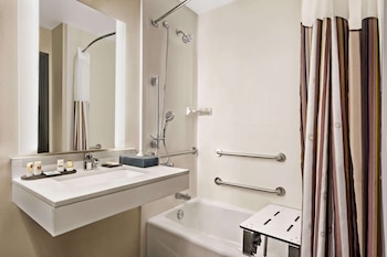 Room, 2 Queen Beds, Accessible, Non Smoking (Mobility)