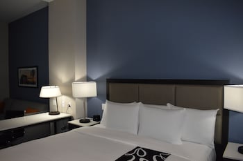 Suite, 1 King Bed, Non Smoking