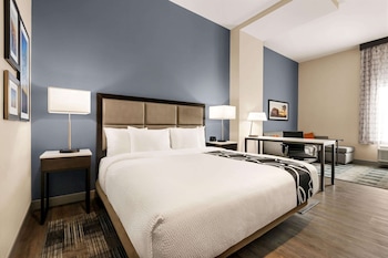 Suite, 1 King Bed, Non Smoking