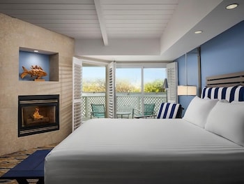 Deluxe Room, 1 King Bed, Garden View