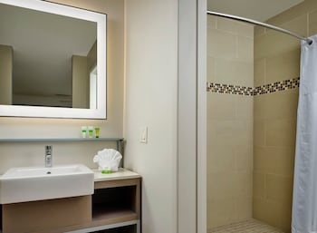 Room, 1 King Bed, Garden View