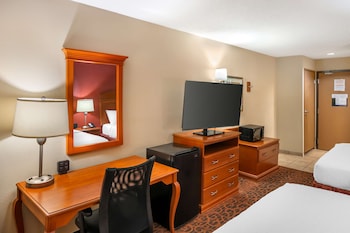 Standard Room, 2 Queen Beds, Accessible, Bathtub