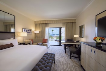 Fairmont Gold, Room, 1 King Bed, Club Lounge Access, Harbor View