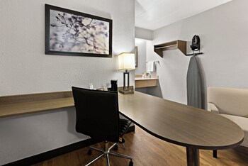 Superior Room, 1 King Bed (Smoke Free)