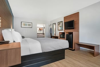 Standard Room, 1 King Bed, Smoking