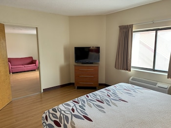 Suite, 1 King Bed with Sofa bed, Non Smoking, Jetted Tub