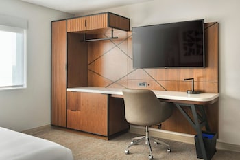 Room, 1 King Bed (Mobility Accessible, Tub)