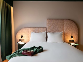 TRIBE Essential Accessible, 2 Twin Beds