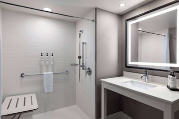 Standard Room, 1 King Bed, Accessible, Non Smoking (Mobility, Roll-in Shower)