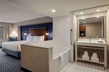 Deluxe Room, 1 King Bed, Non Smoking