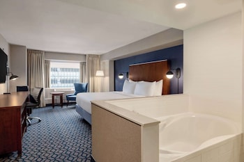 Deluxe Room, 1 King Bed, Non Smoking, City View
