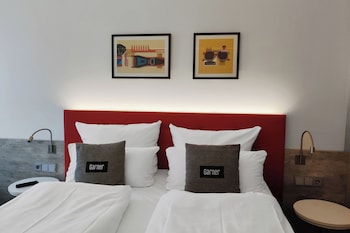 Standard Room, 1 Queen Bed