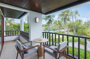 Executive Suite, 1 King Bed, Resort View