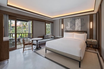 Deluxe Room, 1 King Bed, Lagoon View