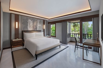 Executive Suite, 1 King Bed, Resort View