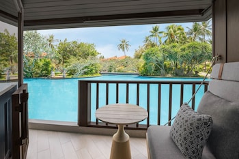 Deluxe Room, 1 King Bed, Pool Access, Lagoon View (Lagoon Access)