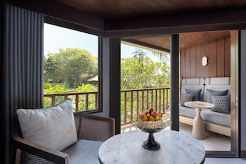 Deluxe Room, 1 King Bed, Garden View