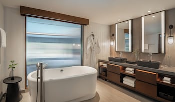 Deluxe Studio, 2 Double Beds, Pool Access, Lagoon View (Lagoon Access)