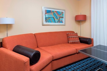 Executive Suite, 1 King Bed with Sofa bed (Mobility/Hearing Accessible, Tub)