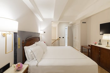 Suite, 1 King Bed, Sea View