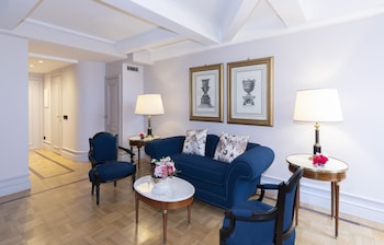 Suite, 1 King Bed, Sea View