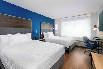 Room, 2 Queen Beds, Accessible (Mobility & Hearing, Roll-in Shower)
