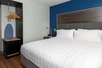 Room, 1 King Bed, Accessible (Hearing)