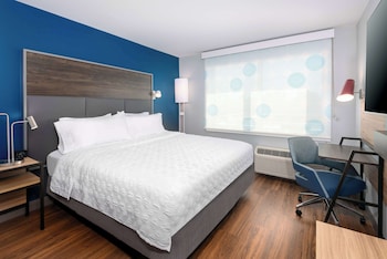 Room, 1 King Bed, Accessible (Hearing)