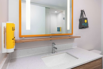 Room, 1 King Bed, Accessible (Hearing)
