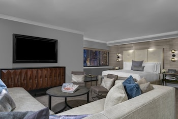 Suite, 1 King Bed, Balcony
